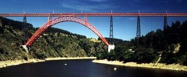 viaduc de Garabit chambres d'hôtes "les fourneaux" sur le chemin des pèlerins de Saint-Jacques à Saugues